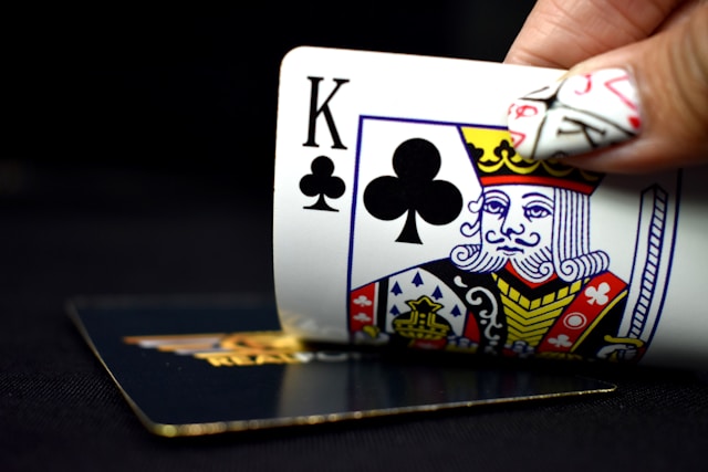 Online Poker vs Live Poker: Key Differences Explained