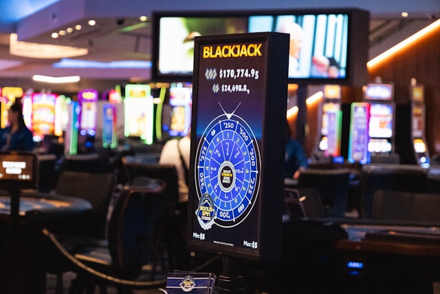 The Key Strategic Similarities Between Poker and Blackjack