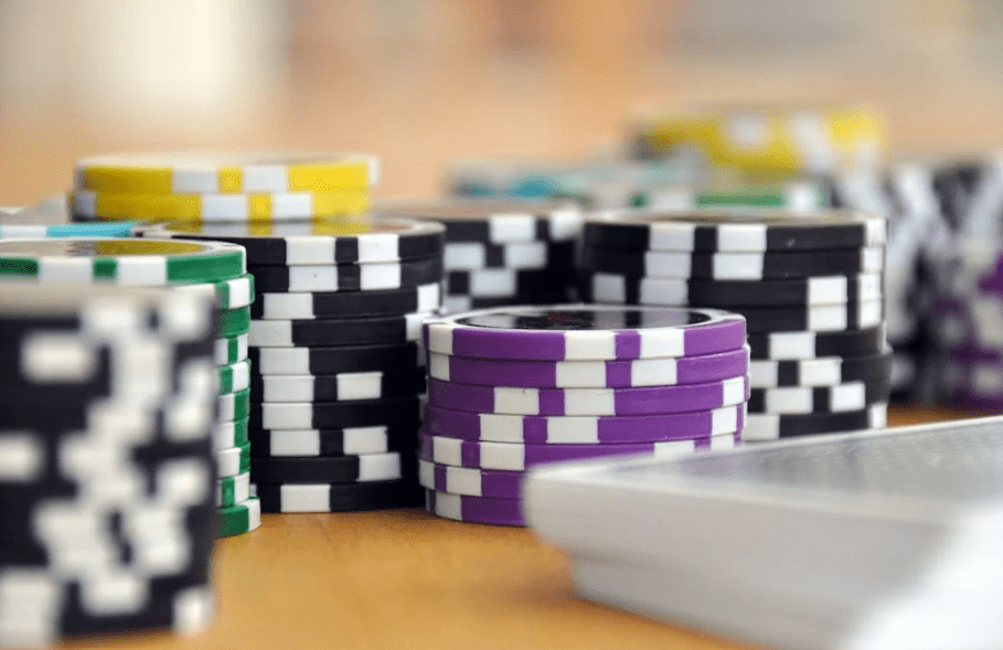 Online or offline poker: which one is for you?